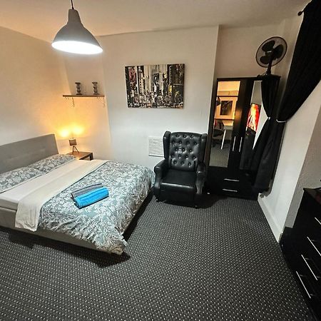 Whitechapel Station Rooms R1 伦敦 外观 照片