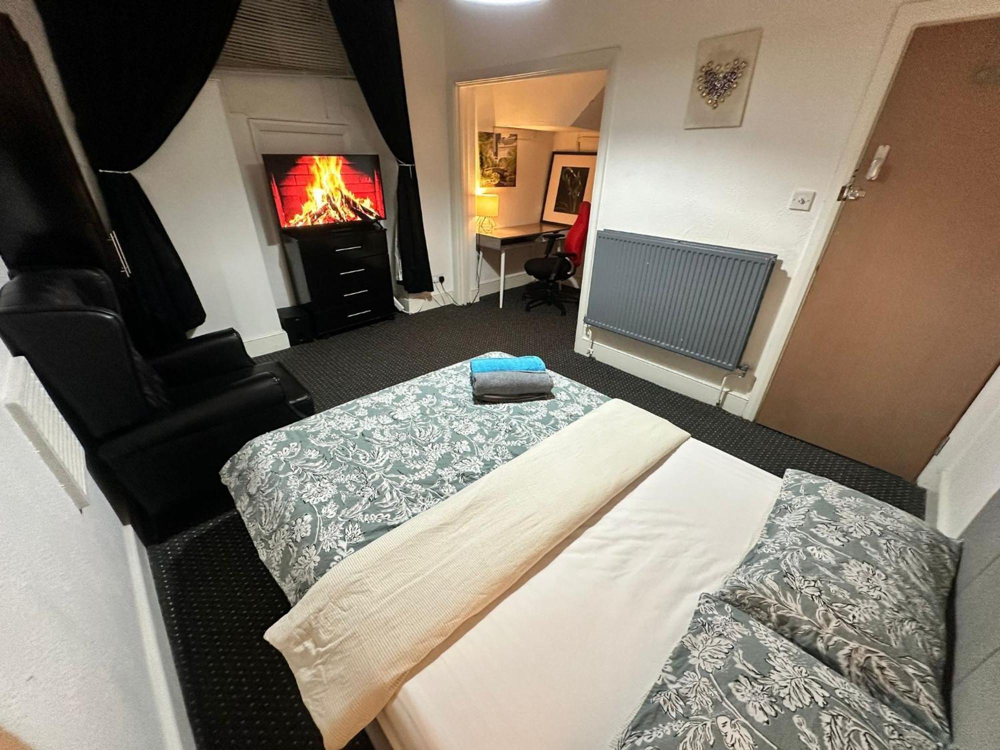 Whitechapel Station Rooms R1 伦敦 外观 照片