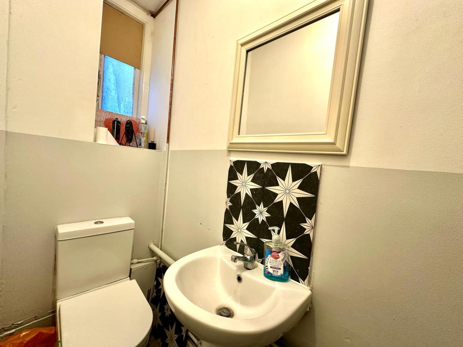 Whitechapel Station Rooms R1 伦敦 外观 照片