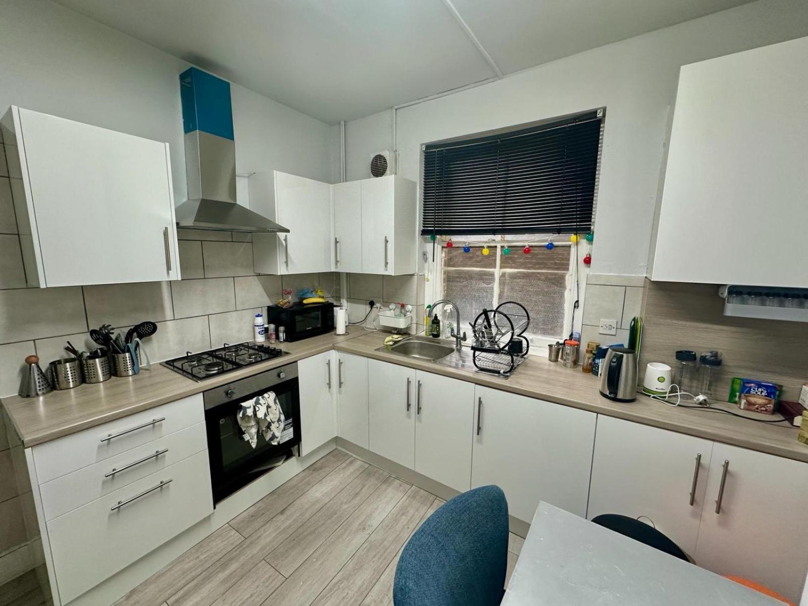 Whitechapel Station Rooms R1 伦敦 外观 照片