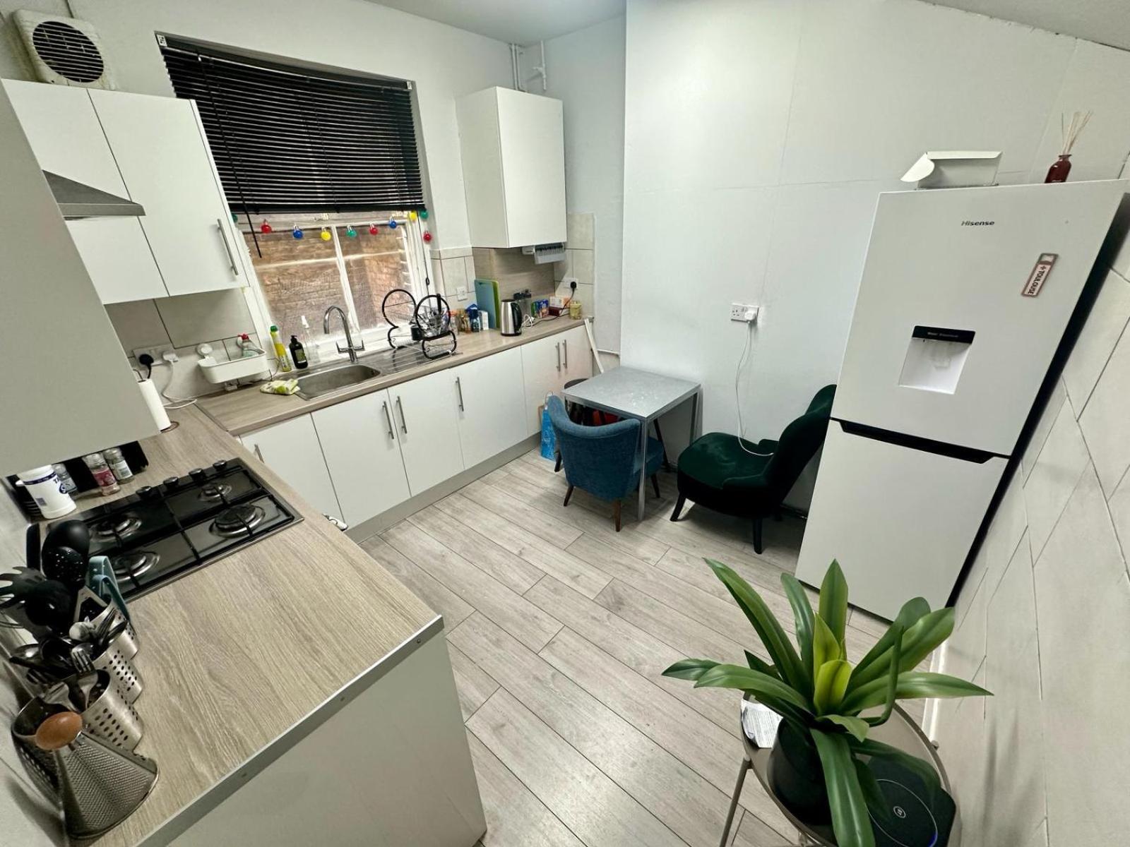 Whitechapel Station Rooms R1 伦敦 外观 照片